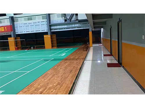湖南德冠木業(yè)有限公司,德冠運(yùn)動(dòng)地板,跳躍者運(yùn)動(dòng)地板,籃球館地板,舞臺(tái)地板