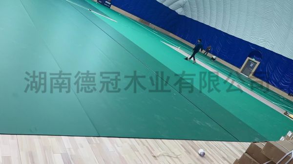 湖南德冠木業(yè)有限公司,德冠運(yùn)動地板,跳躍者運(yùn)動地板,籃球館地板,舞臺地板 湖南德冠木業(yè)有限公司,德冠運(yùn)動地板,跳躍者運(yùn)動地板,籃球館地板,舞臺地板